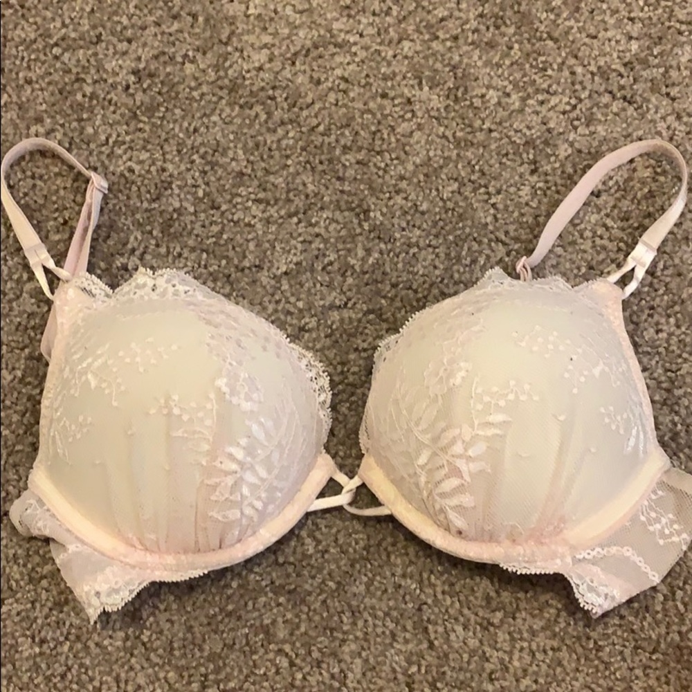 Victoria’s Secret Lace Bombshell Bra